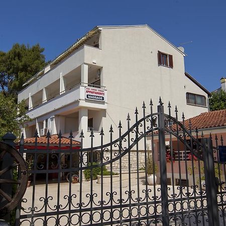Apartments Villa Ban Rovigno Esterno foto