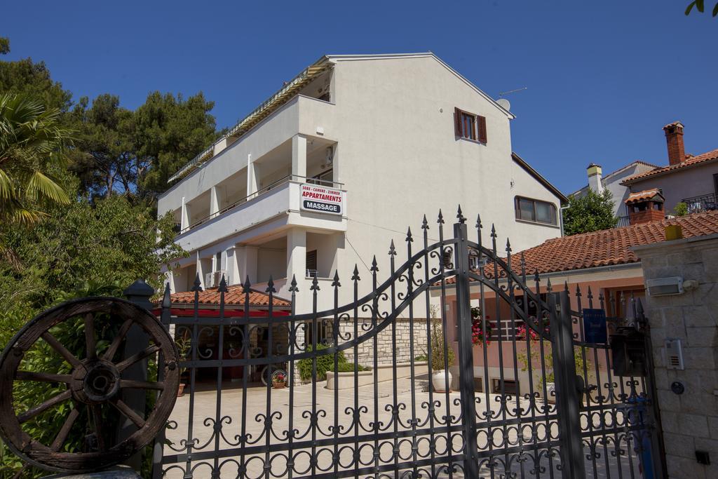 Apartments Villa Ban Rovigno Esterno foto