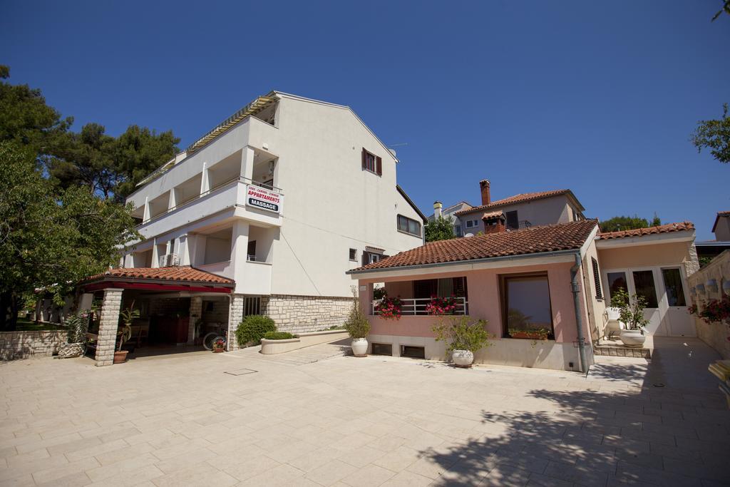 Apartments Villa Ban Rovigno Esterno foto