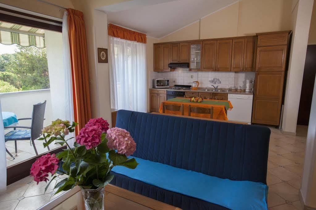 Apartments Villa Ban Rovigno Esterno foto