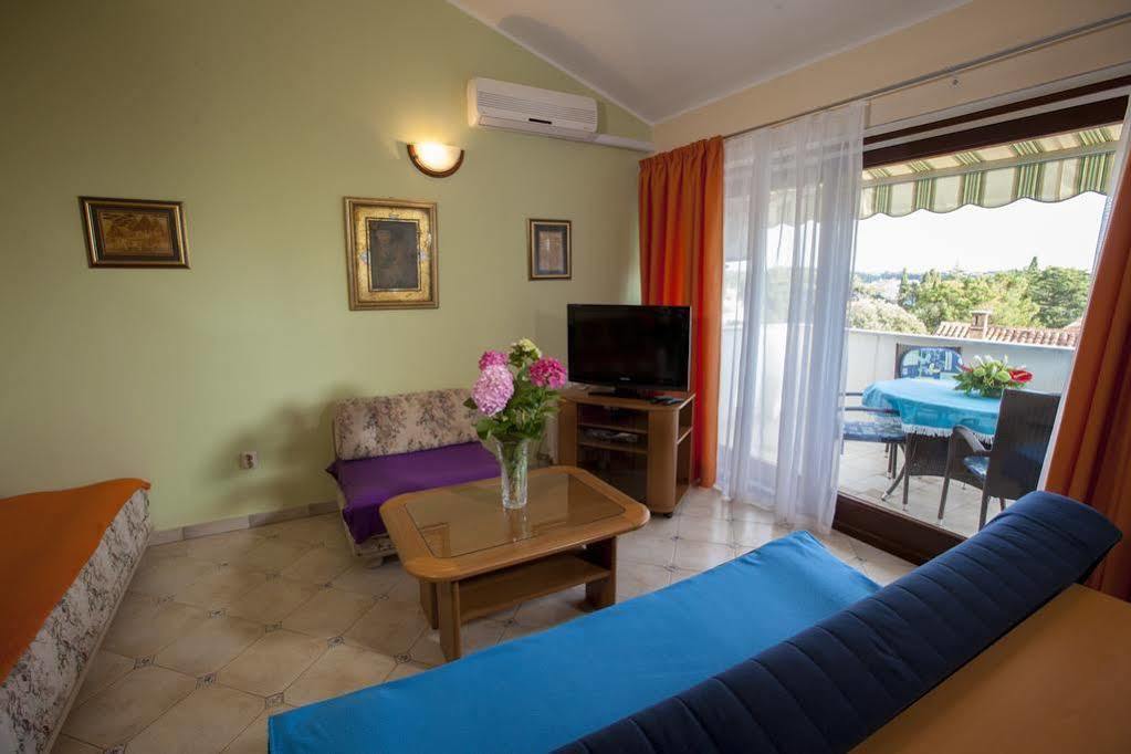 Apartments Villa Ban Rovigno Esterno foto